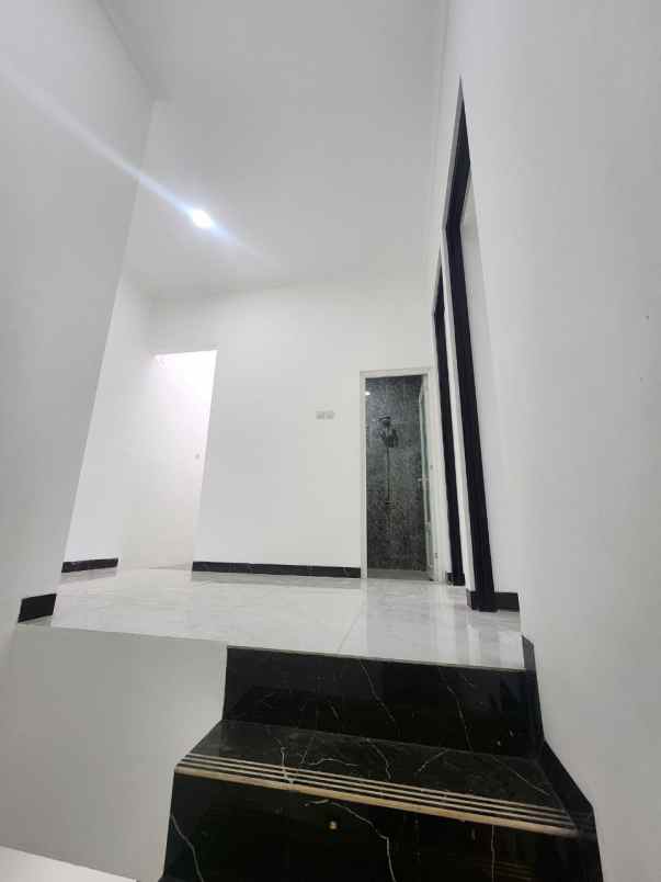 rumah nyaman bebas banjir di tanah baru beji depok