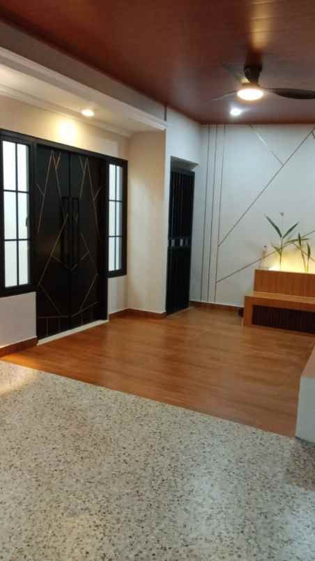 rumah nyaman dalam kompleks di bedahan sawangan depok