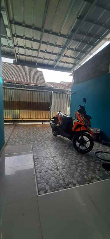 rumah second hook furnished di bedahan depok