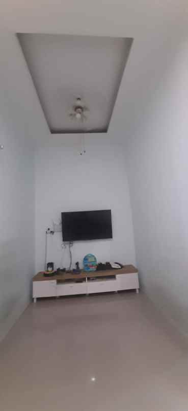 rumah second hook furnished di bedahan depok
