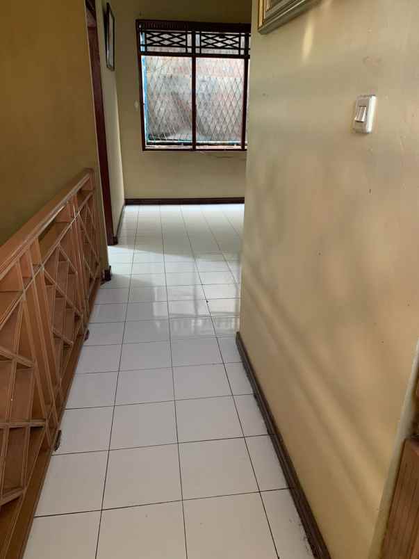 rumah second terawat di depok 2 tengah