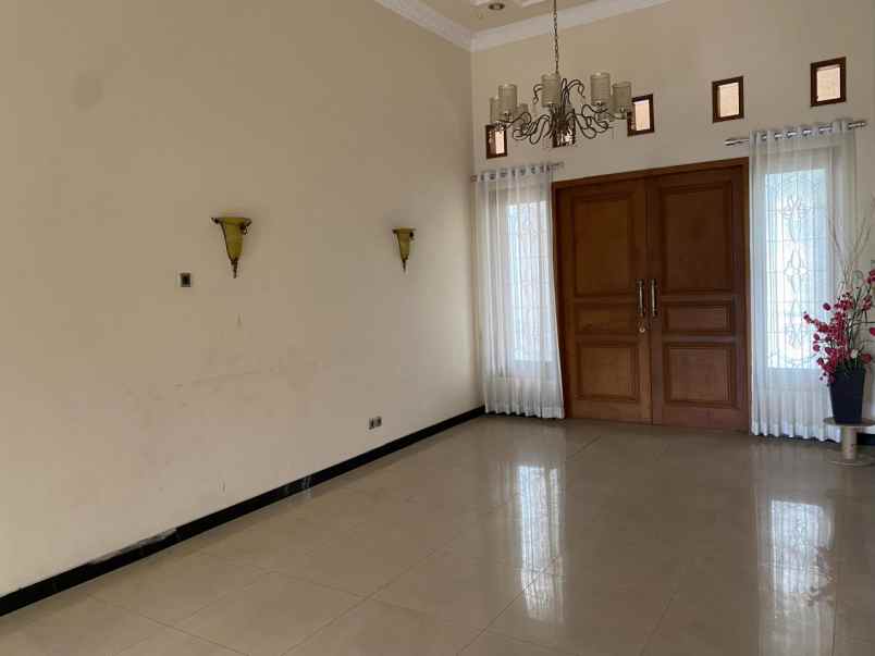 rumah siap huni 2 lantai lokasi araya malang