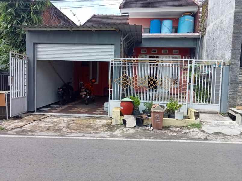 rumah siap huni pinggir jalan aspal kota batu