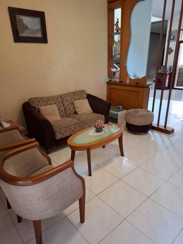 rumah terawat siap huni pakuwon city surabaya timur