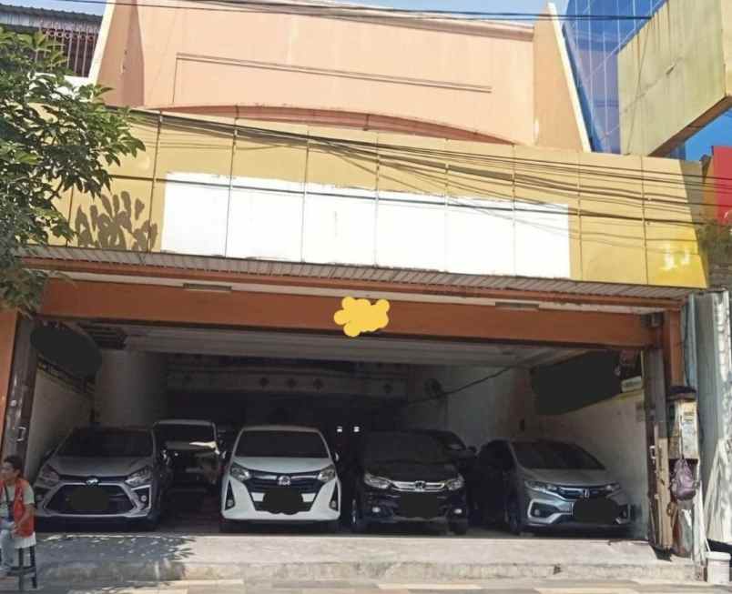 showroom mobil raya kertajaya