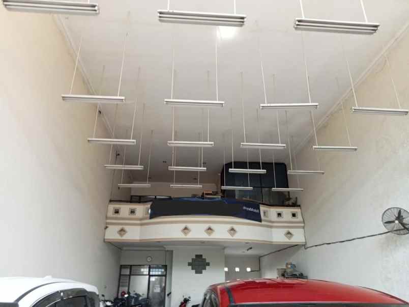 showroom mobil raya kertajaya