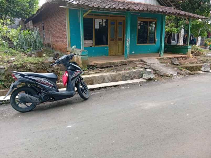 tanah kampung pinggir aspal