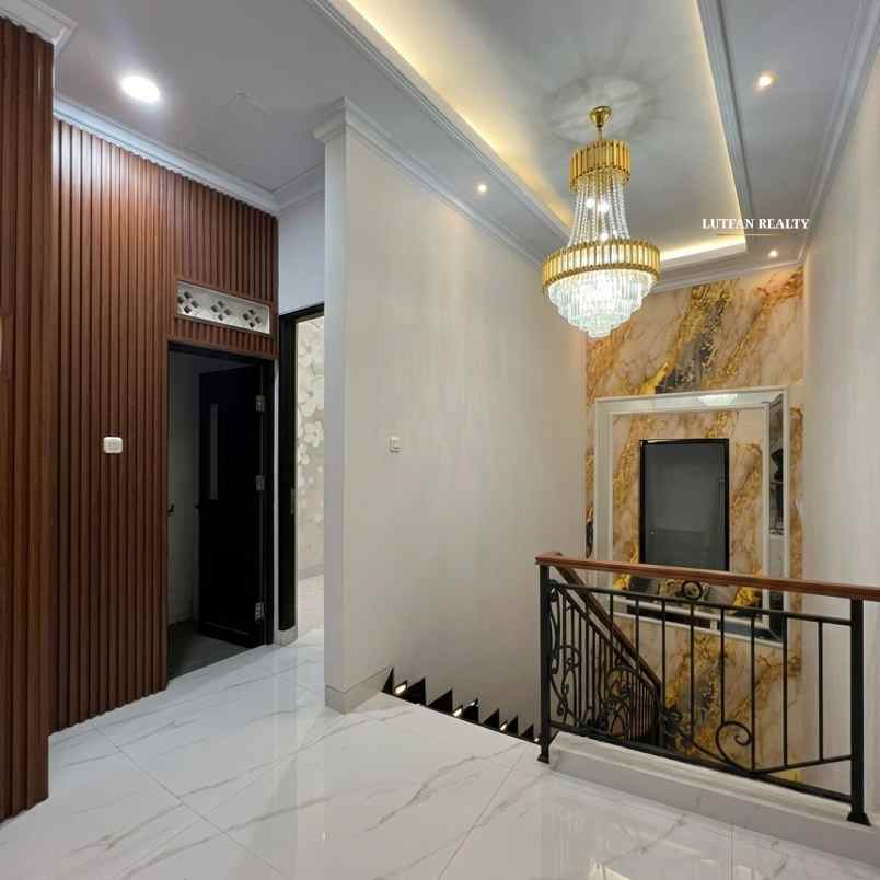 townhouse modern cilandak dekat tol andara