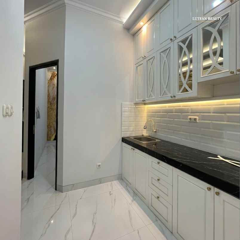 townhouse modern cilandak dekat tol andara