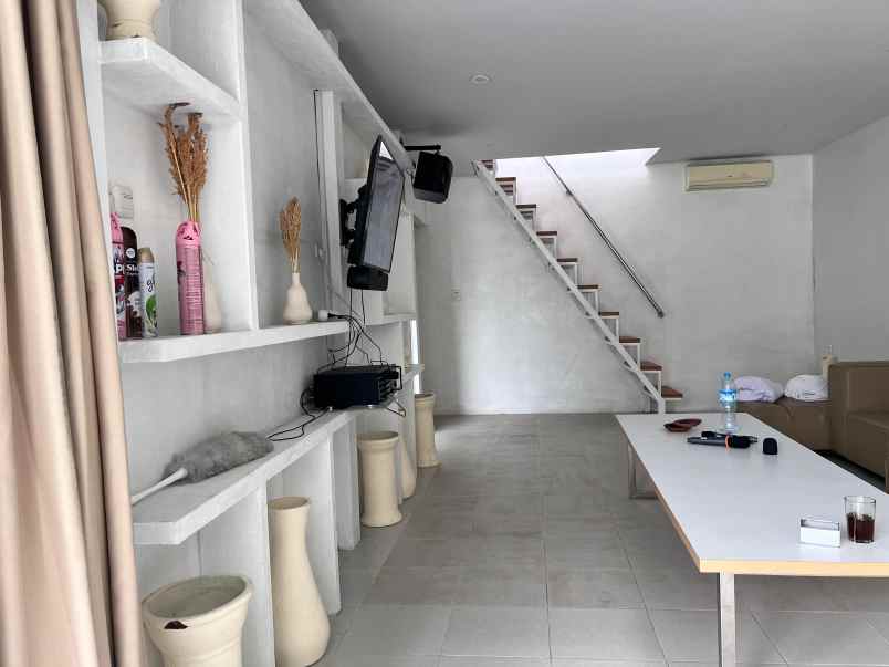 villa mewah 2 lantai utara jembatan kaca kemuning