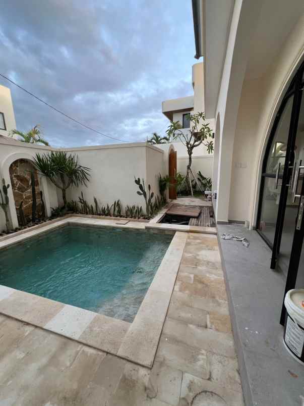 villa mewah siap huni