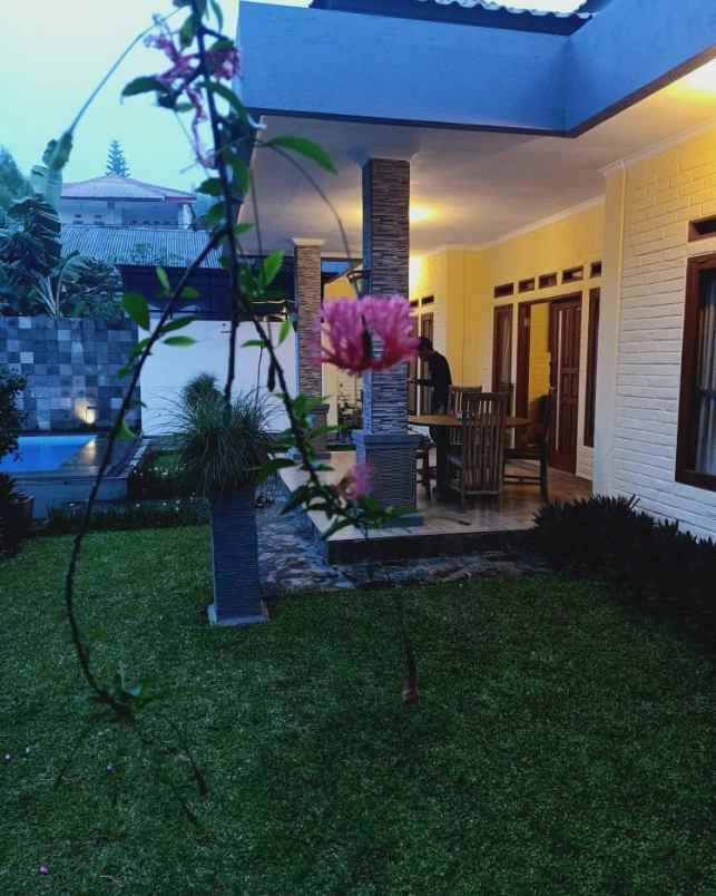 villa nazwa cisarua taman safari puncak
