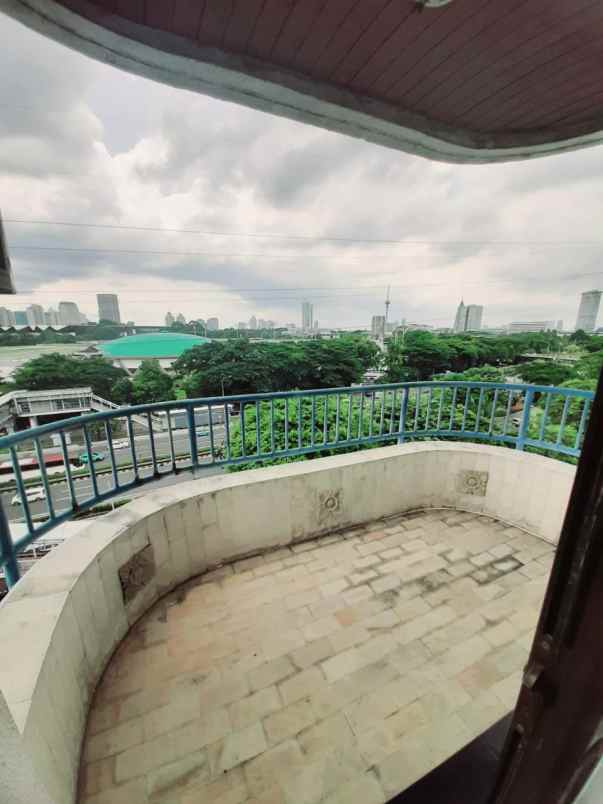 apartemen mewah lokasi strategis dekat senayan