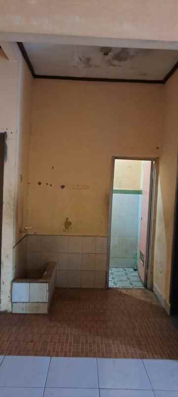 dijual butuh rumah induk dan kontrakan 3 pintu