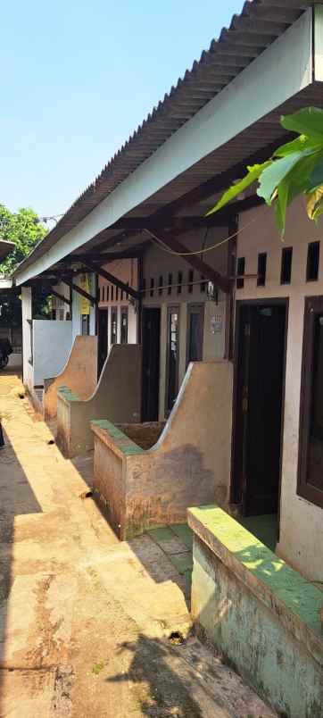 dijual butuh rumah induk dan kontrakan 3 pintu