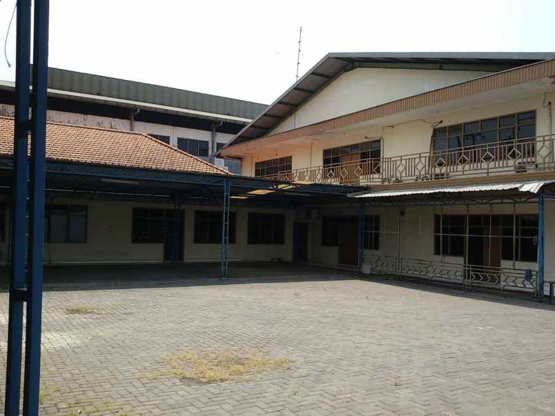 dijual gudang ex pabrik hitung tanah di legundi