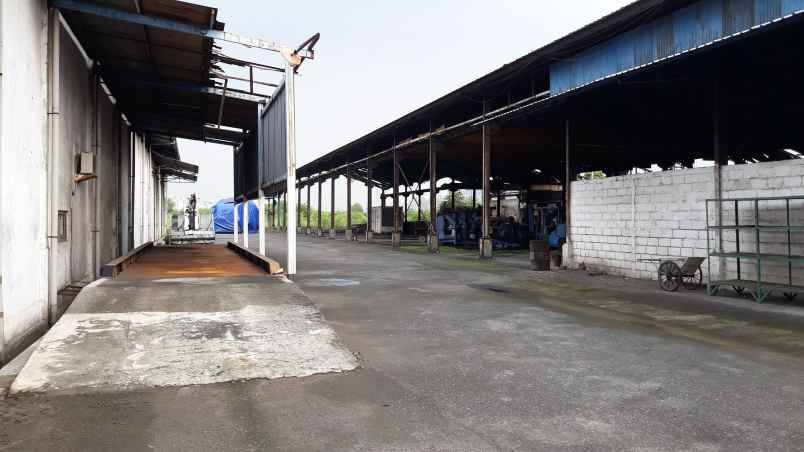 dijual gudang ex pabrik hitung tanah di legundi