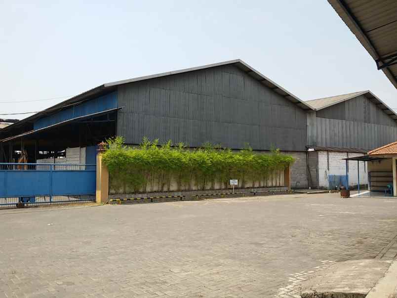 dijual gudang ex pabrik hitung tanah di legundi