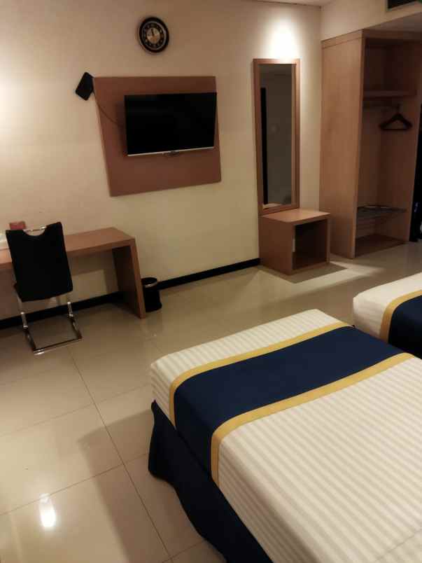 dijual hotel jl otista
