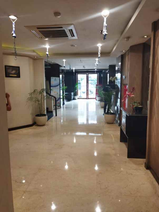 dijual hotel jl otista