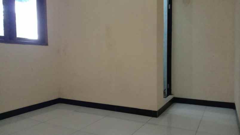 dijual rumah 2 lantai 1 menit ke kampus unwiku