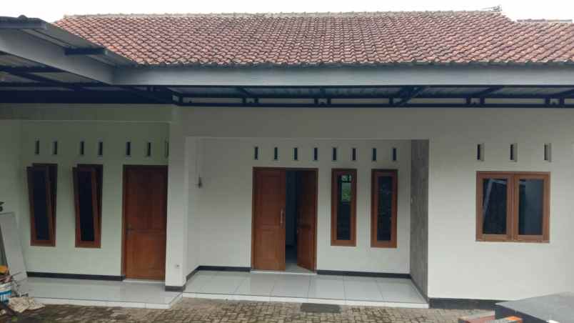 dijual rumah 2 lantai 1 menit ke kampus unwiku