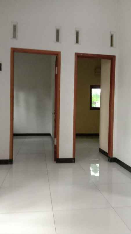 dijual rumah 2 lantai 1 menit ke kampus unwiku