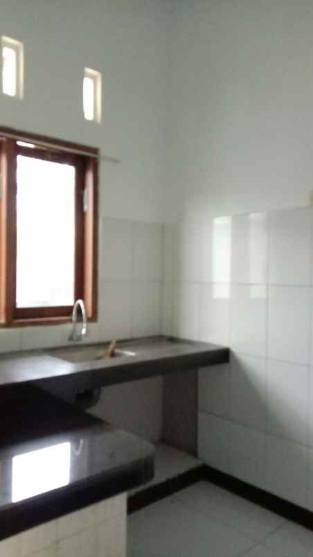 dijual rumah 2 lantai 1 menit ke kampus unwiku