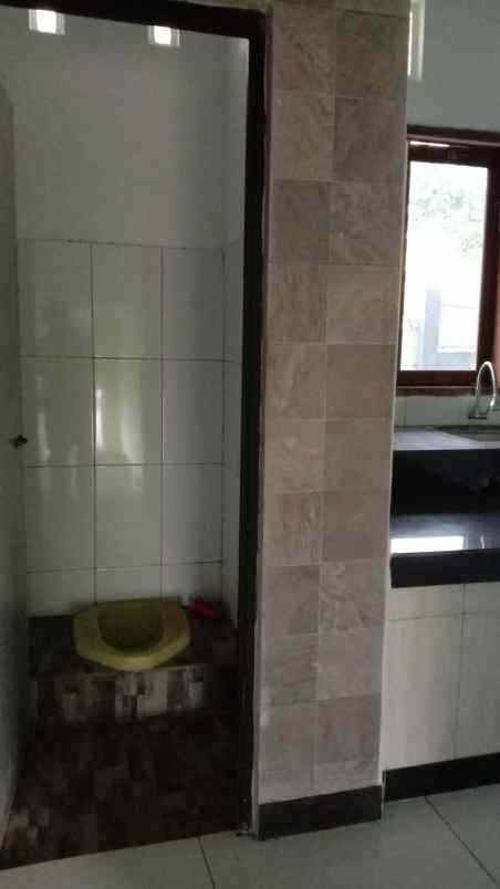 dijual rumah 2 lantai 1 menit ke kampus unwiku