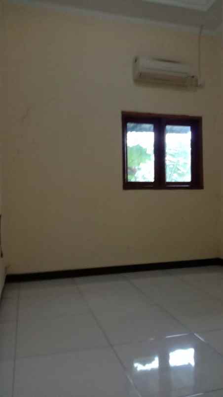 dijual rumah 2 lantai 1 menit ke kampus unwiku