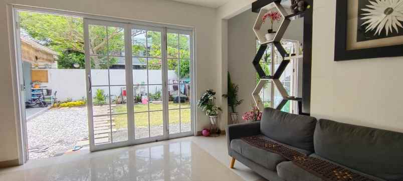 dijual rumah 2 lantai hook full furnished