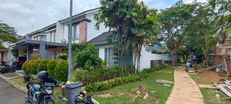 dijual rumah 2 lantai hook full furnished