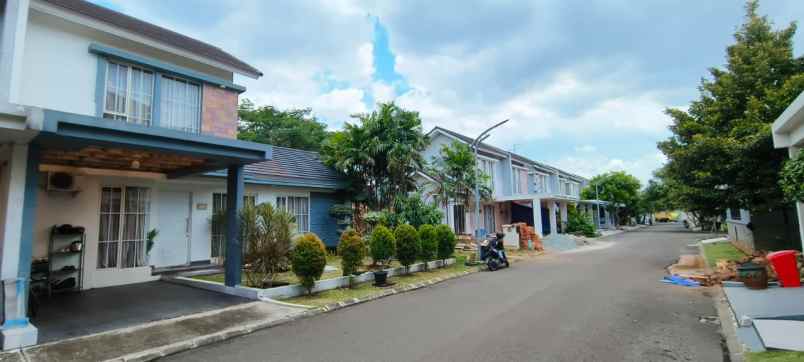 dijual rumah 2 lantai hook full furnished