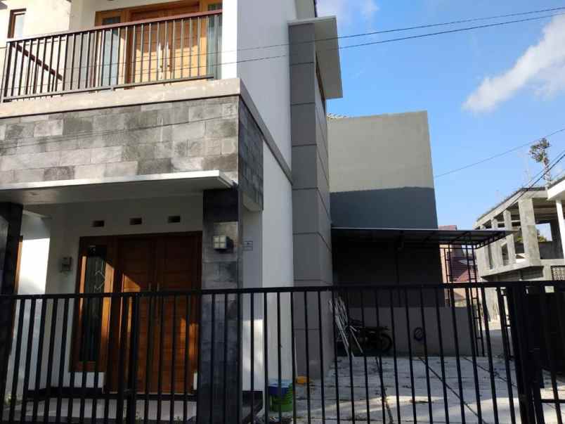 dijual rumah 799q 6ch sinduharjo