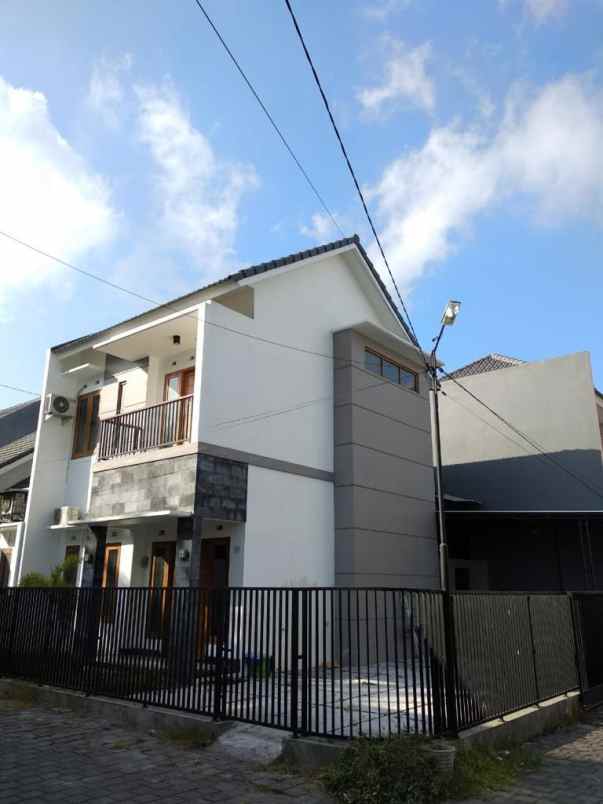 dijual rumah 799q 6ch sinduharjo