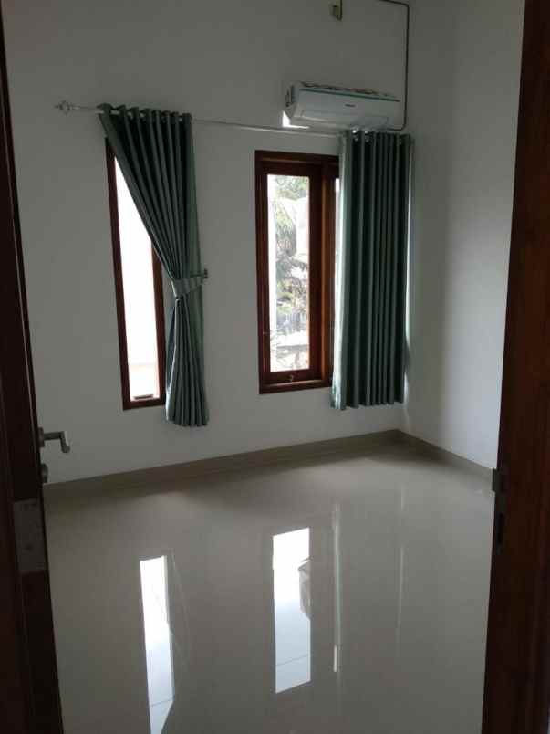 dijual rumah 799q 6ch sinduharjo