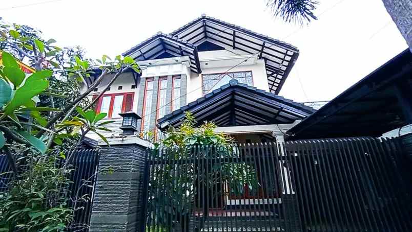 dijual rumah antapani