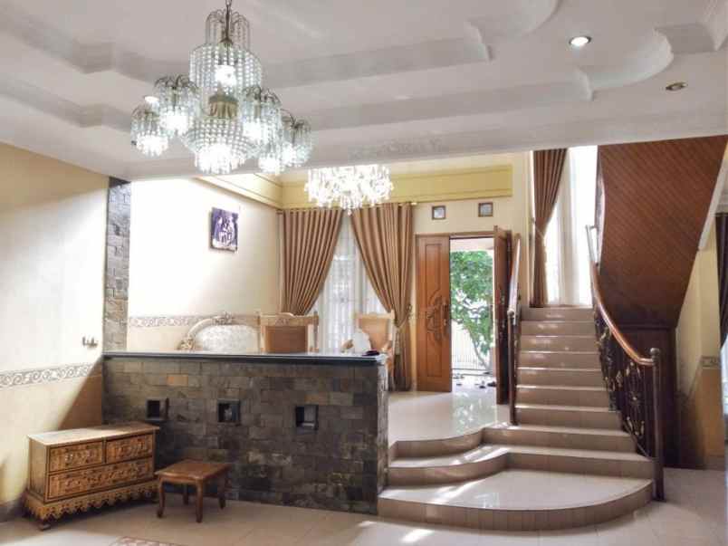 dijual rumah antapani