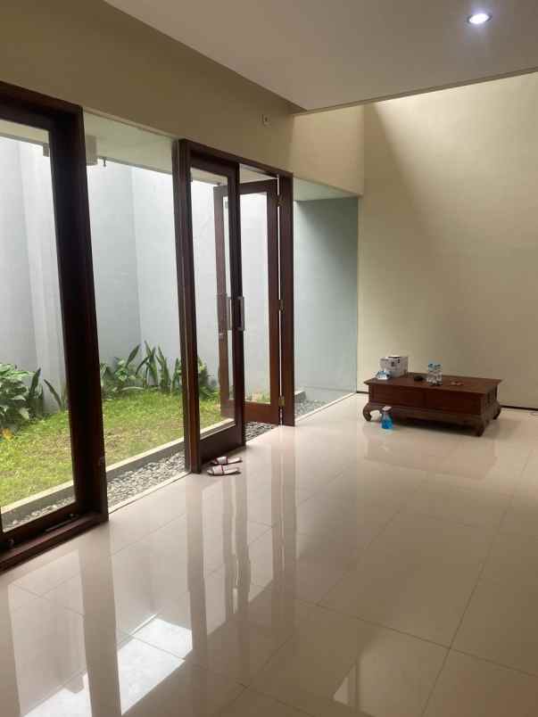 dijual rumah araya malang