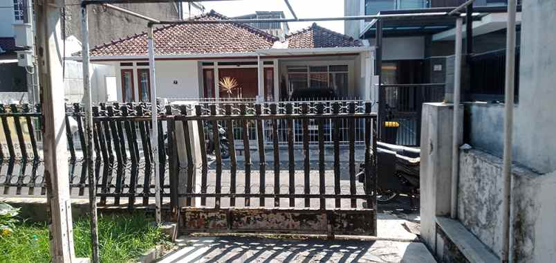 dijual rumah arcamanik endah