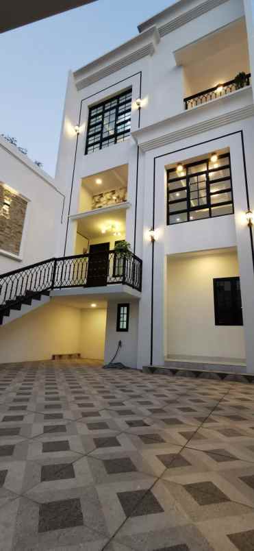 dijual rumah baru 3 lantai siap huni di meruyung depok