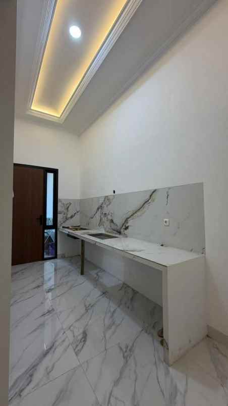 dijual rumah baru american classic oma campus dau