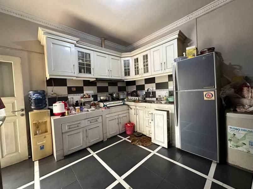 dijual rumah batu ampar kec kramat jati