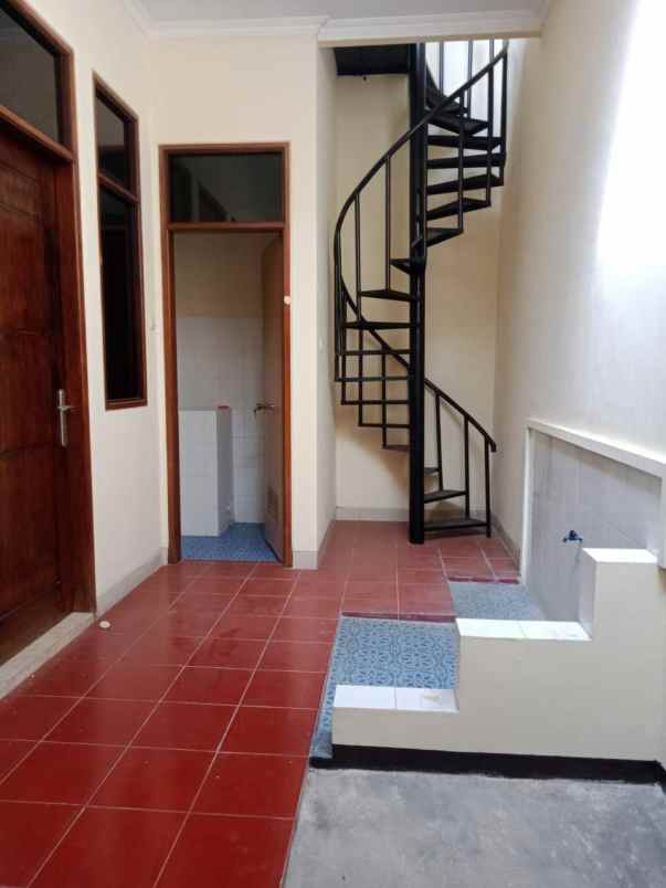 dijual rumah bendul merisi selatan