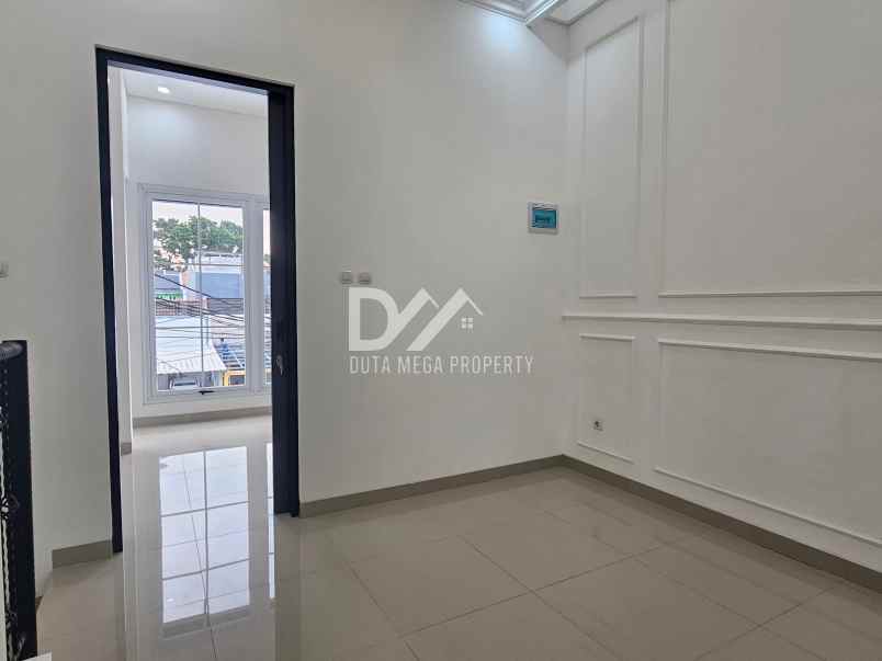 dijual rumah bergaya american style di bintaro