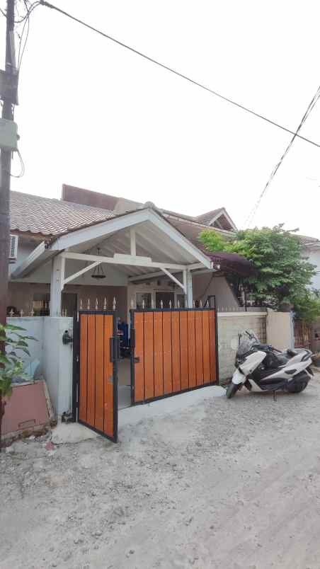 dijual rumah bulevar hijau