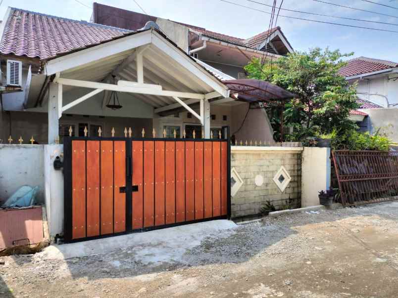 dijual rumah bulevar hijau