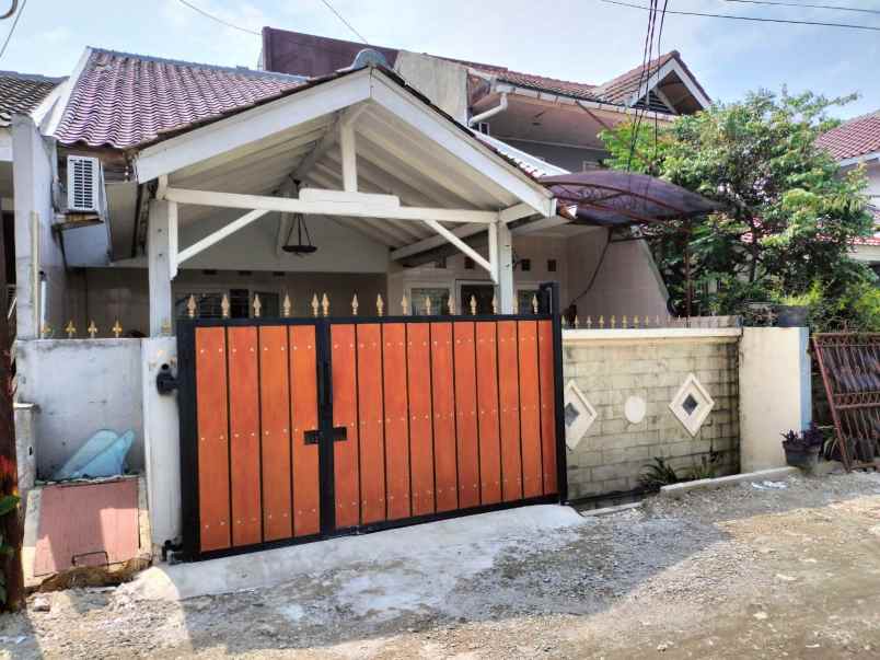 dijual rumah bulevar hijau