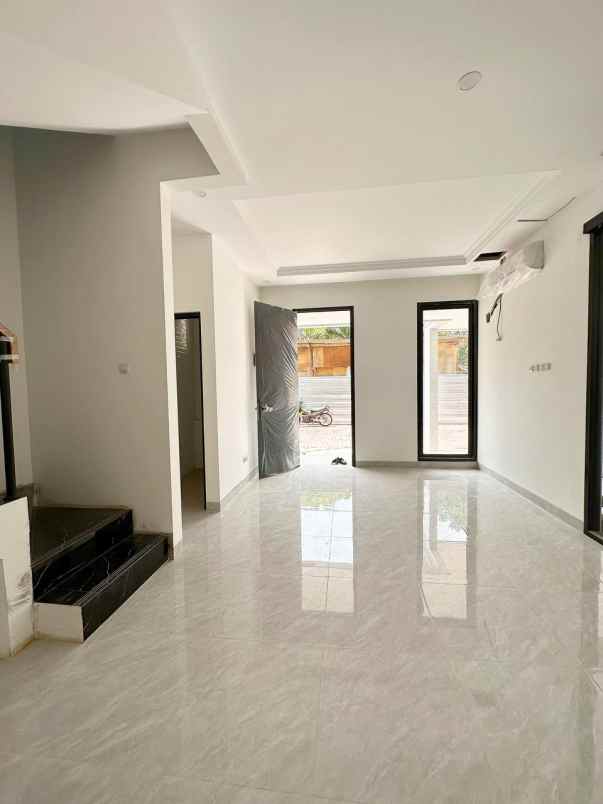 dijual rumah cilangkap cipayung