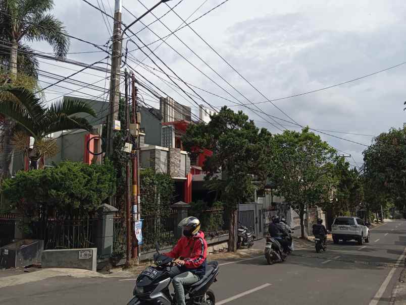 dijual rumah cipageran